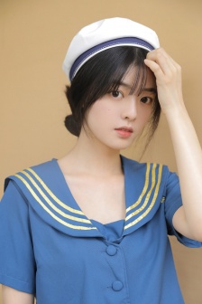 把红酒倒入B里用塞子堵